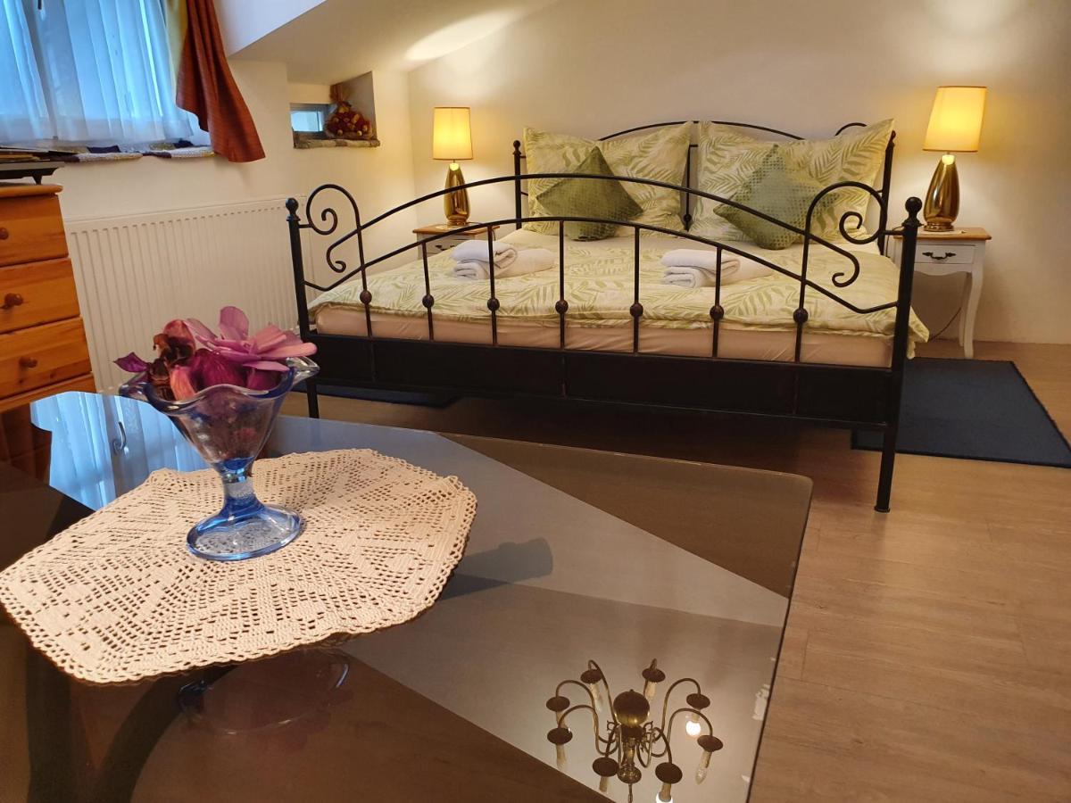 סופרון Karmelita Boutique Apartman מראה חיצוני תמונה