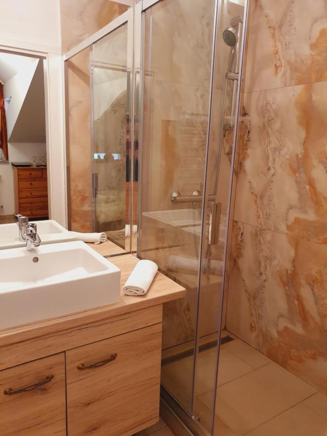 סופרון Karmelita Boutique Apartman מראה חיצוני תמונה
