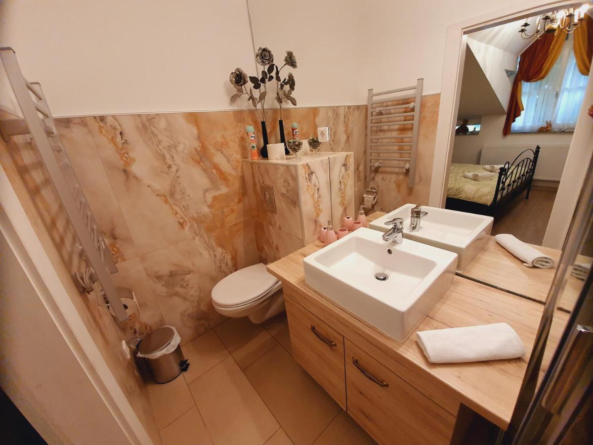 סופרון Karmelita Boutique Apartman מראה חיצוני תמונה