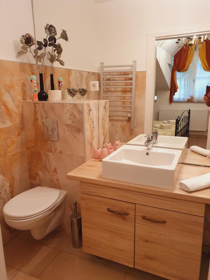 סופרון Karmelita Boutique Apartman מראה חיצוני תמונה