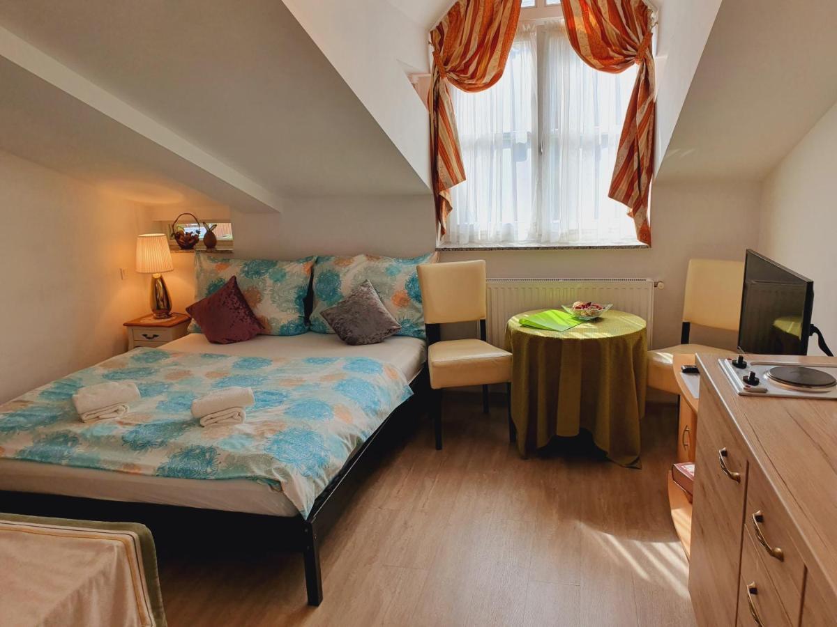 סופרון Karmelita Boutique Apartman מראה חיצוני תמונה