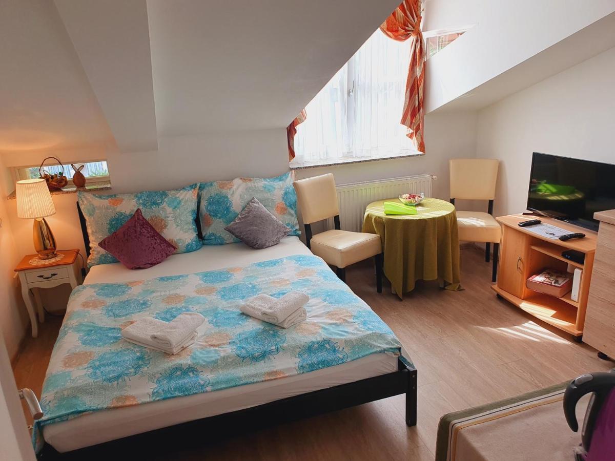 סופרון Karmelita Boutique Apartman מראה חיצוני תמונה