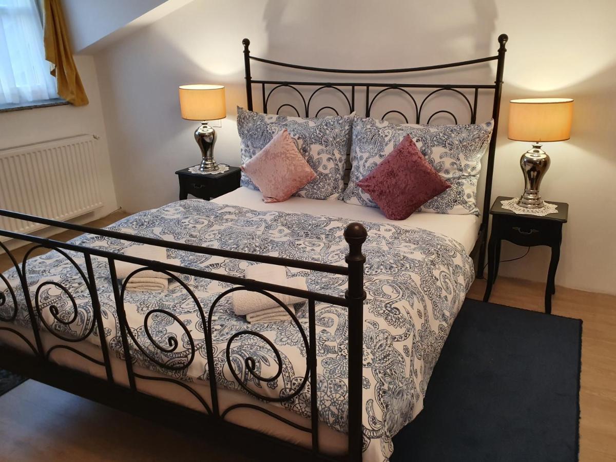 סופרון Karmelita Boutique Apartman מראה חיצוני תמונה