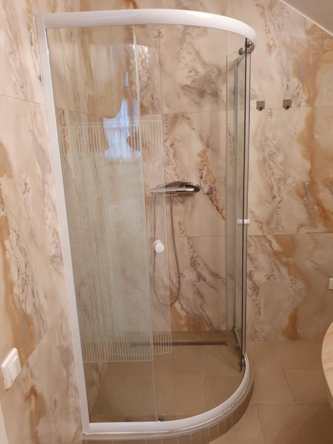 סופרון Karmelita Boutique Apartman מראה חיצוני תמונה