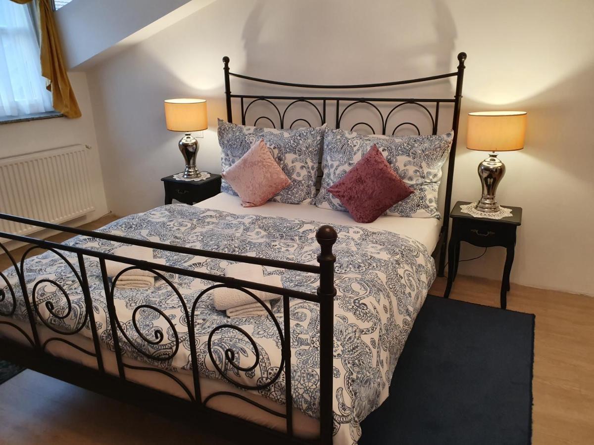 סופרון Karmelita Boutique Apartman מראה חיצוני תמונה