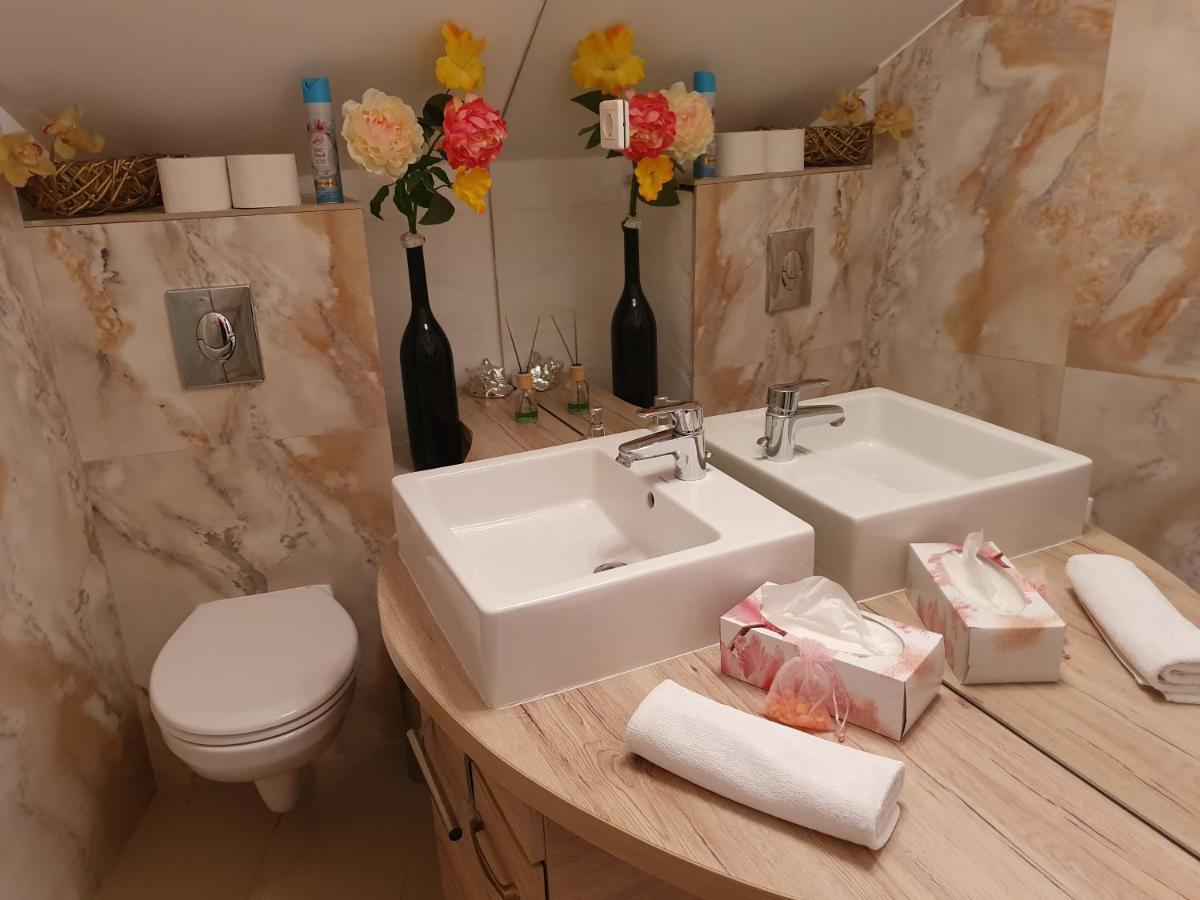 סופרון Karmelita Boutique Apartman מראה חיצוני תמונה